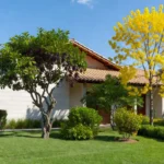 Casa residencial brasileira no mercado imobiliário para reengajamento de proprietários