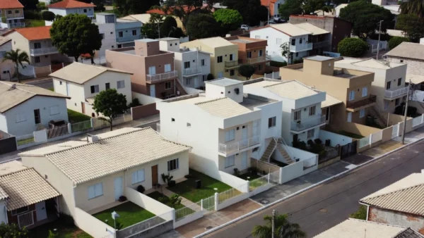 Imóveis residenciais brasileiros classificados por perfil de comprador no mercado imobiliário