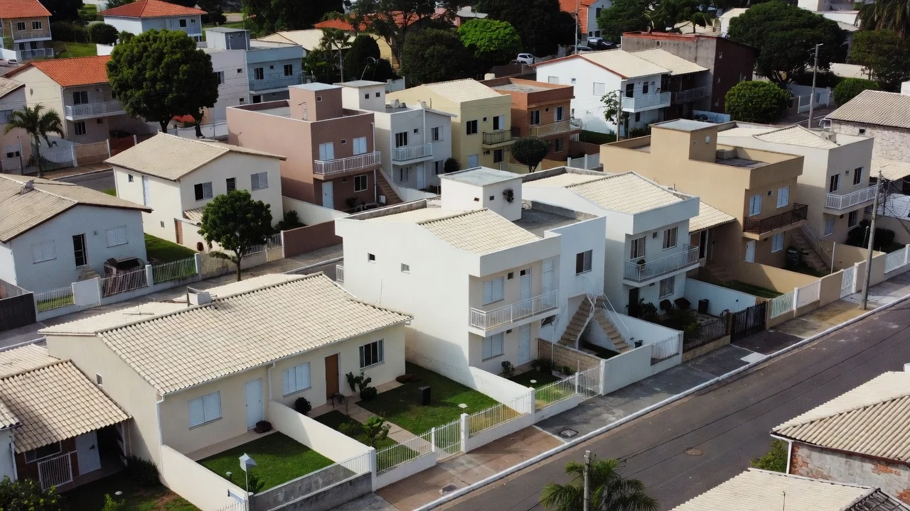Imóveis residenciais brasileiros classificados por perfil de comprador no mercado imobiliário