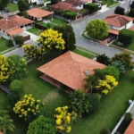 Foto aérea de casa residencial brasileira para material de vendas imobiliárias