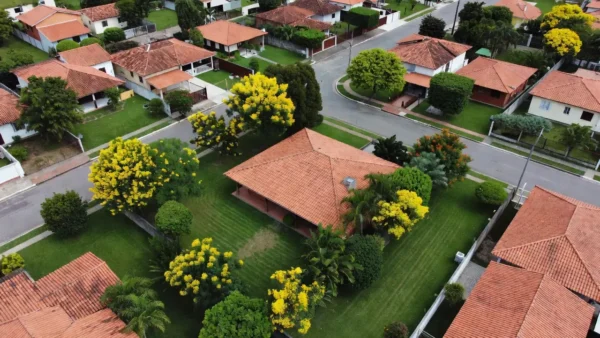 Foto aérea de casa residencial brasileira para material de vendas imobiliárias