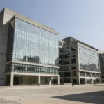 Edifício comercial brasileiro representando imóveis em recuperação judicial